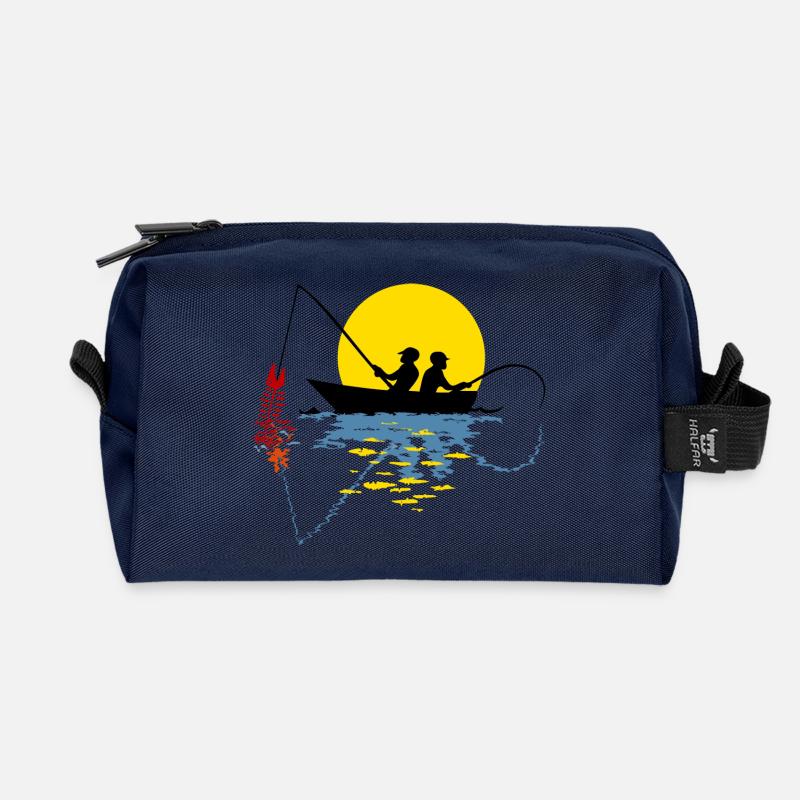 Angler in einem Boot - Recycelte Kulturtasche - Navy