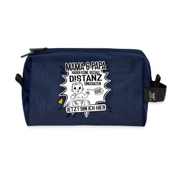 Mama und Papa ohne Abstand. Tja… Jetzt bin ich da! - Recycelte Kulturtasche - Navy - Vorne