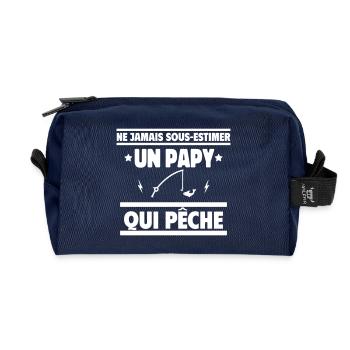 Ne sous-estimez jamais un papy pêcheur - Trousse de toilette en tissu recyclé - marine - Devant