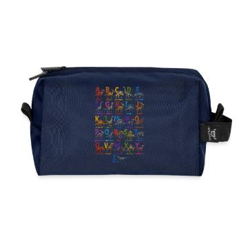 Bunter DinoAlphabet Druck - Recycelte Kulturtasche - Navy - Vorne