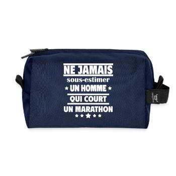 un homme qui court un marathon - Trousse de toilette en tissu recyclé - marine - Devant