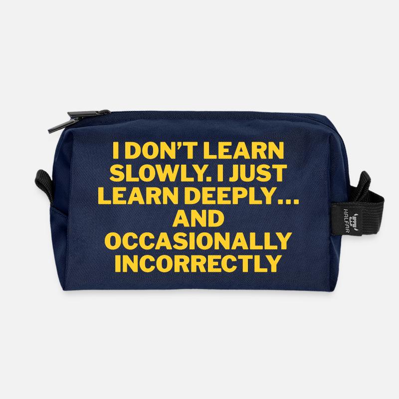 Ich lerne nicht langsam, sondern gründlich - Recycelte Kulturtasche - Navy