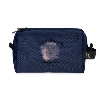 Motherhood EST 2025 – Gentle Parenting Design - Recycelte Kulturtasche - Navy - Vorne