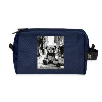 Teddybär mit Augenklappe in Straßennähe - Recycelte Kulturtasche - Navy - Vorne