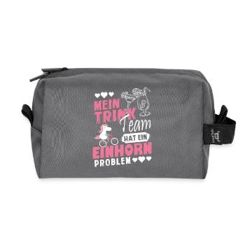 Mein Trinkteam hat ein Einhornproblem - Recycelte Kulturtasche - Anthrazit - Vorne