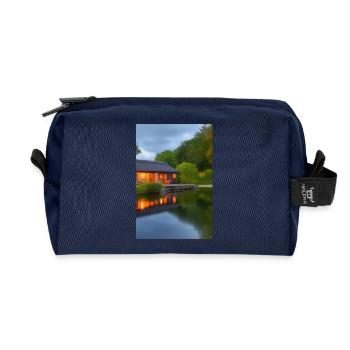 Charmante cabane au bord du lac - Trousse de toilette en tissu recyclé - marine - Devant