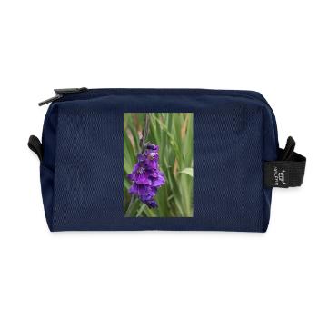 Gladiole – Stärke in Blüte - Recycelte Kulturtasche - Navy - Vorne