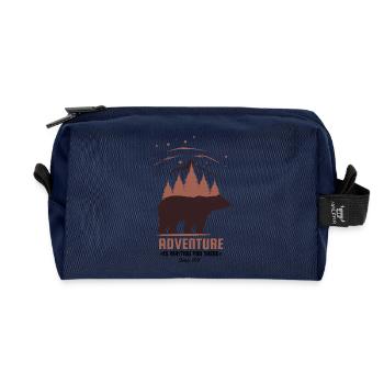 Das Abenteuer wartet dort auf dich. Bear Camping - Recycelte Kulturtasche - Navy - Vorne