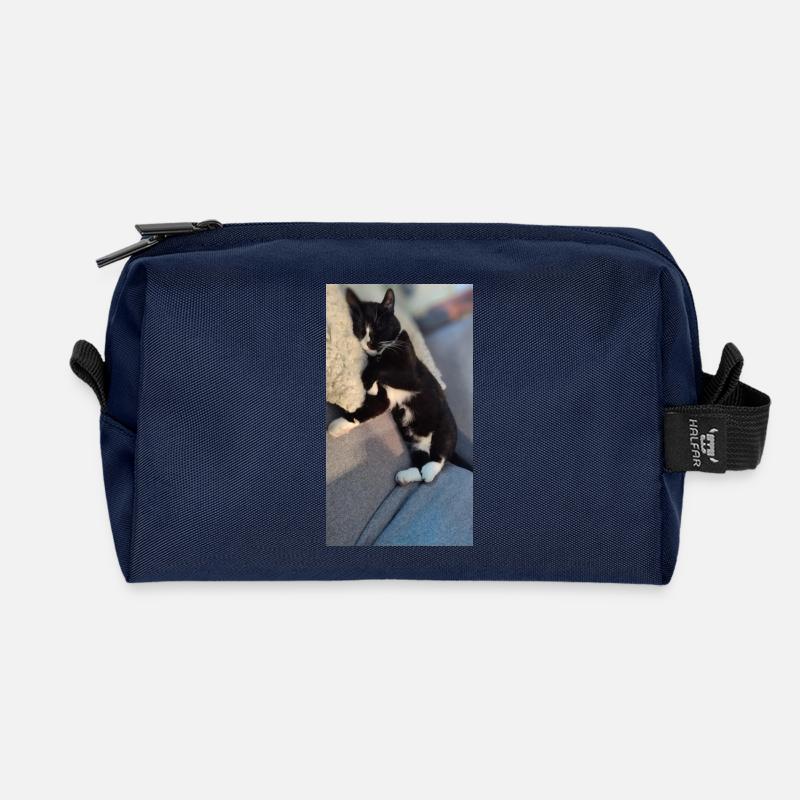 TUXEDO CAT SLEEPING - Recycled Toiletry Zip Bag - navy