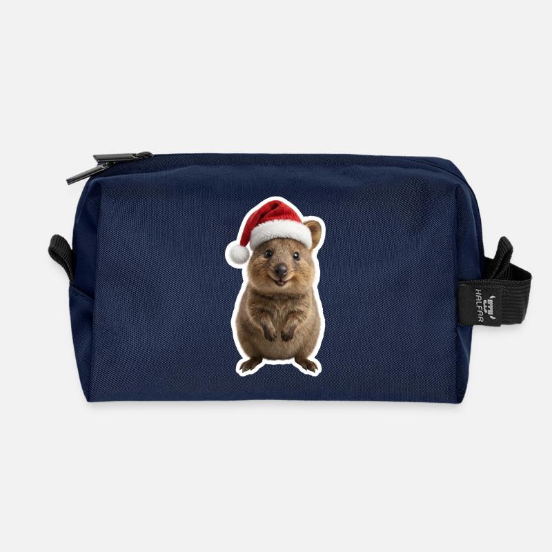 Laechelndes Quokka mit Weihnachtsmuetze - Recycelte Kulturtasche - Navy