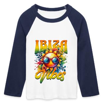 Ibiza Vibes - T-shirt Crop Top de Baseball Manches 3/4 Femme - blanc/marine  - Devant - Maraike (178cm)