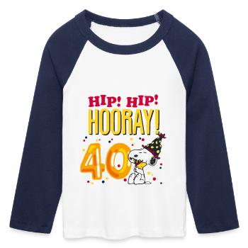Design Anniversaire Peanuts 40 Ans Avec Citation - T-shirt Crop Top de Baseball Manches 3/4 Femme - blanc/marine  - Devant - Maraike (178cm)