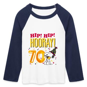 Design Anniversaire Peanuts 70 Ans Avec Citation - T-shirt Crop Top de Baseball Manches 3/4 Femme - blanc/marine  - Devant - Maraike (178cm)