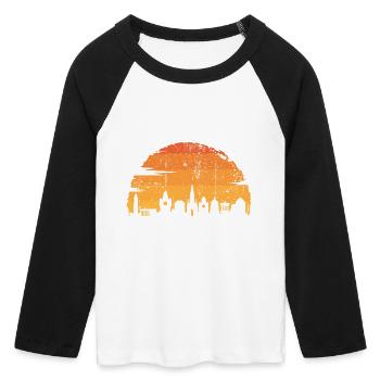 Silhouette de paysage urbain de coucher de soleil doré - T-shirt Crop Top de Baseball Manches 3/4 Femme - blanc/noir - Devant - Maraike (178cm)