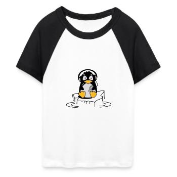 Cooler Pinguin mit Kopfhörern auf Eis - Frauen Cropped Baseball T-Shirt - Weiß/Schwarz - Vorne