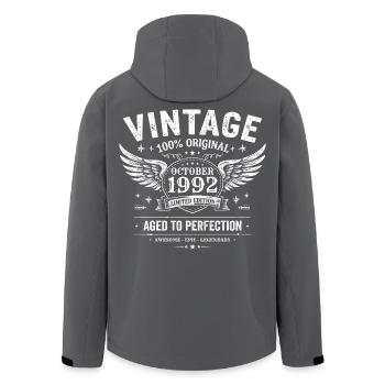 Oktober 1992 | Oktober 1992 Geburtstagsgeschenk - Recycelte Männer Softshell-Jacke von Stanley/Stella - Schwarz - Hinten - AI Model Male 185 light (185cm)