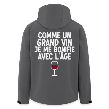 Wie ein großer Wein werde ich mit dem Alter besser - Recycelte Männer Softshell-Jacke von Stanley/Stella - Schwarz - Hinten - AI Model Male 185 light (185cm)