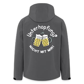 Unterhopfung Nicht mit mir! Origineller Bierspruch - Recycelte Männer Softshell-Jacke von Stanley/Stella - Schwarz - Hinten - AI Model Male 185 light (185cm)