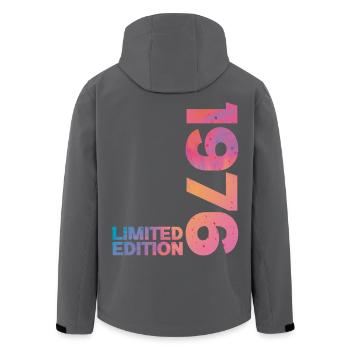 1976 50-jähriges Jubiläumsgeschenk Geburtstagsgeschenk 50-jähriges Jubiläum - Recycelte Männer Softshell-Jacke von Stanley/Stella - Schwarz - Hinten - AI Model Male 185 light (185cm)