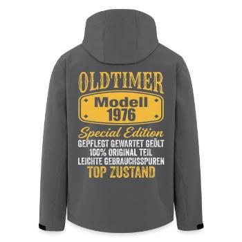 50. Geburtstag Oldtimer Modell 1976 - Recycelte Männer Softshell-Jacke von Stanley/Stella - Schwarz - Hinten - AI Model Male 185 light (185cm)