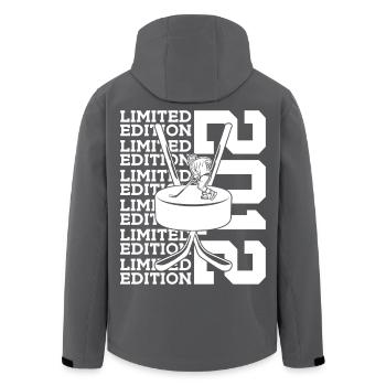 LIMITED EDITION 2012 EISHOCKEY 14. GEBURTSTAG - Recycelte Männer Softshell-Jacke von Stanley/Stella - Schwarz - Hinten - AI Model Male 185 light (185cm)