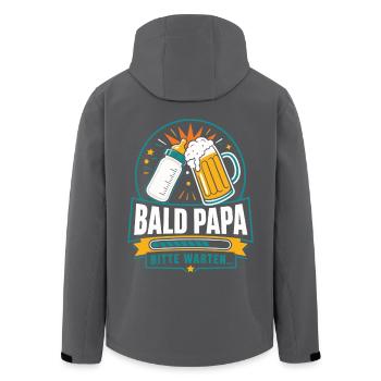Bald Papa Bitte Warten – Bier Humor - Recycelte Männer Softshell-Jacke von Stanley/Stella - Schwarz - Hinten - AI Model Male 185 light (185cm)