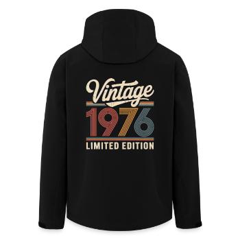Originaler Vintage-Retro-Geburtstag von 1976 - Recycelte Männer Softshell-Jacke von Stanley/Stella - Schwarz - Hinten - AI Model Male 185 light (185cm)