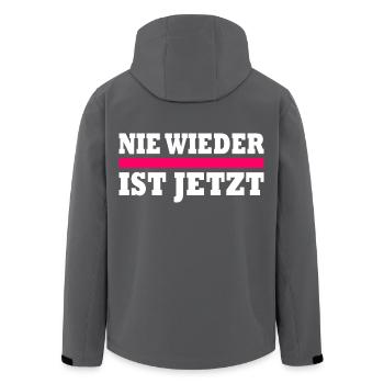 Nie wieder ist jetzt - Recycelte Männer Softshell-Jacke von Stanley/Stella - Schwarz - Hinten - AI Model Male 185 light (185cm)