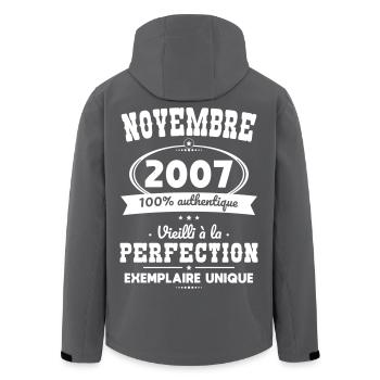 18. Geburtstag - November 2007 Perfektion - Recycelte Männer Softshell-Jacke von Stanley/Stella - Schwarz - Hinten - AI Model Male 185 light (185cm)