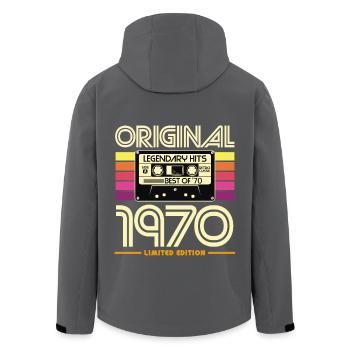 Originale Retro-Hits-Kassette von 1970 - Recycelte Männer Softshell-Jacke von Stanley/Stella - Schwarz - Hinten - AI Model Male 185 light (185cm)
