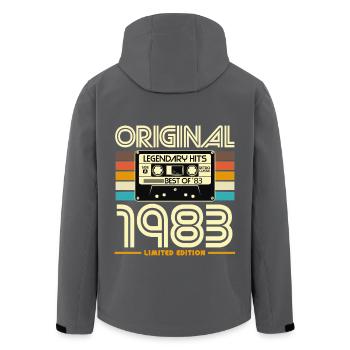 Originale Retro-Kassette von 1983 - Recycelte Männer Softshell-Jacke von Stanley/Stella - Schwarz - Hinten - AI Model Male 185 light (185cm)