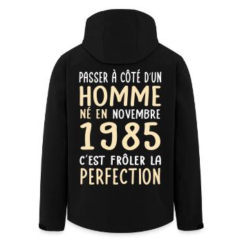 Anniversaire 40 ans - Né en Novembre 1985 - Veste softshell homme en polyester recyclé Stanley/Stella - noir - Dos - AI Model Male 185 light (185cm)