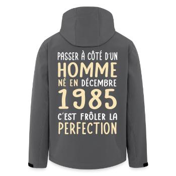 Anniversaire 40 ans - Né en Décembre 1985 - Veste softshell homme en polyester recyclé Stanley/Stella - noir - Dos - AI Model Male 185 light (185cm)