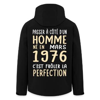 Anniversaire 50 ans - Né en Mars 1976 - Veste softshell homme en polyester recyclé Stanley/Stella - noir - Dos - AI Model Male 185 light (185cm)