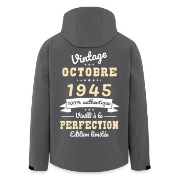 80. Geburtstag - Jahrgang - Oktober 1945 - Recycelte Männer Softshell-Jacke von Stanley/Stella - Anthrazit - Hinten - AI Model Male 185 light (185cm)