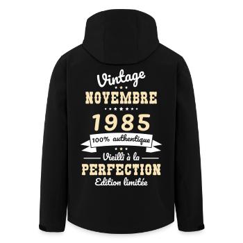 40 Years Anniversary - Vintage - November 1985 - Men’s Recycled Softshell Jacket by Stanley/Stella - black - Back - AI Model Male 185 light (185cm)