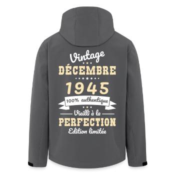 80 Jahre Jubiläum - Jahrgang - Dezember 1945 - Recycelte Männer Softshell-Jacke von Stanley/Stella - Anthrazit - Hinten - AI Model Male 185 light (185cm)
