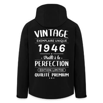 1946 – Jahrgang – Perfekt gereift - Recycelte Männer Softshell-Jacke von Stanley/Stella - Schwarz - Hinten - AI Model Male 185 light (185cm)