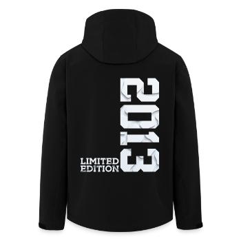13. GEBURTSTAG LIMITED EDITION 2013 - Recycelte Männer Softshell-Jacke von Stanley/Stella - Schwarz - Hinten - AI Model Male 185 light (185cm)