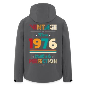 Anniversaire 50 ans - Vintage - Mars 1976 - Veste softshell homme en polyester recyclé Stanley/Stella - noir - Dos - AI Model Male 185 light (185cm)