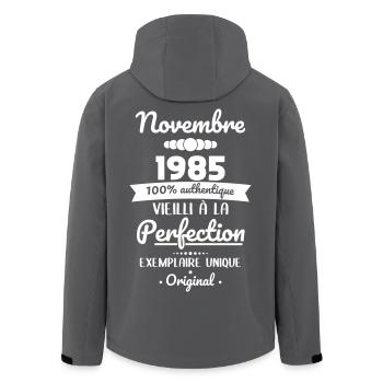 Anniversaire 40 ans - Novembre 1985 Original - Veste softshell homme en polyester recyclé Stanley/Stella - noir - Dos - AI Model Male 185 light (185cm)