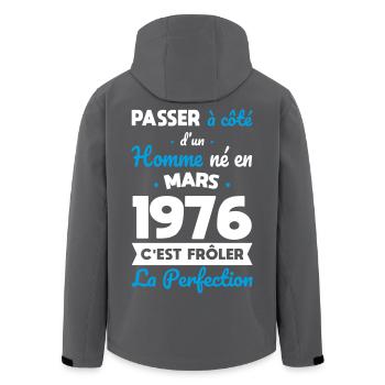 Anniversaire 50 ans - Né en Mars 1976 - Veste softshell homme en polyester recyclé Stanley/Stella - noir - Dos - AI Model Male 185 light (185cm)