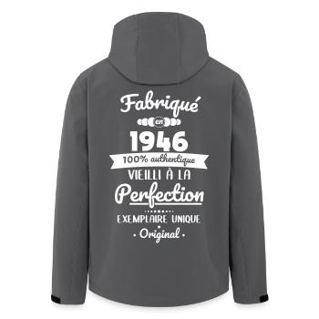 Hergestellt 1946 – Perfekt gereift - Recycelte Männer Softshell-Jacke von Stanley/Stella - Schwarz - Hinten - AI Model Male 185 light (185cm)