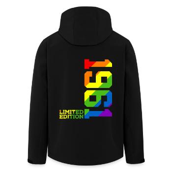 LGBTQ 1961 REGENBOGEN QUEER 65. GEBURTSTAG PRIDE - Recycelte Männer Softshell-Jacke von Stanley/Stella - Schwarz - Hinten - AI Model Male 185 light (185cm)