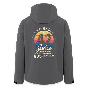 42. Geburtstag Geschenk Habe 42 Jahre Gebraucht - Recycelte Männer Softshell-Jacke von Stanley/Stella - Schwarz - Hinten - AI Model Male 185 light (185cm)