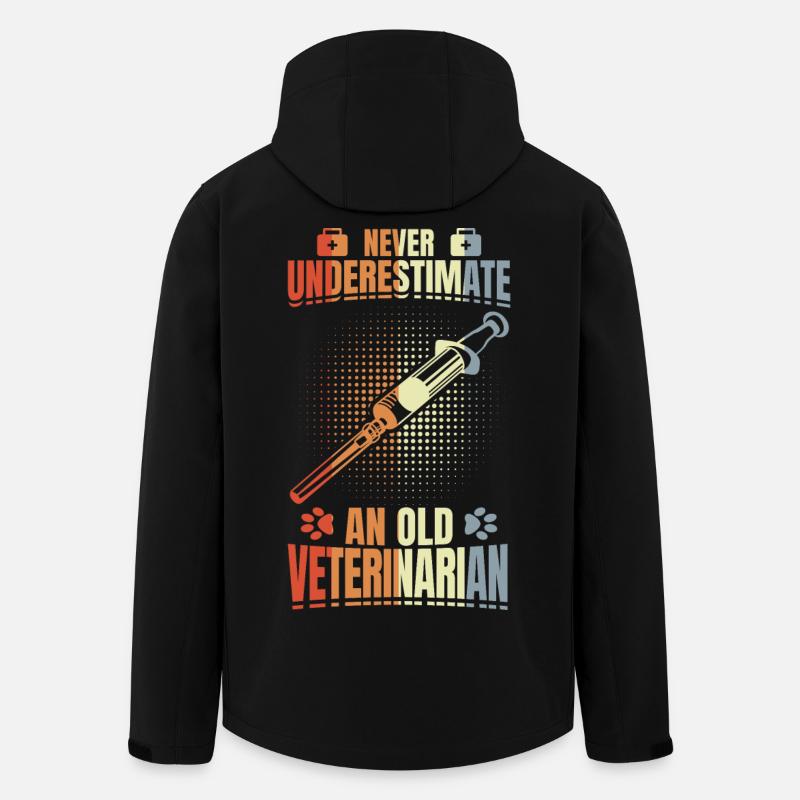 Never underestimate an old vet - Men’s Recycled Softshell Jacket by Stanley/Stella - black