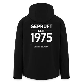 Geprüft seit 1975 – Jahrgang Shirt minimal - Recycelte Männer Softshell-Jacke von Stanley/Stella - Schwarz - Hinten - AI Model Male 185 light (185cm)