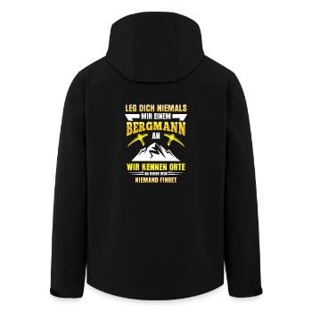 Bergmann T-Shirt Leg dich niemals mit einem an - Recycelte Männer Softshell-Jacke von Stanley/Stella - Schwarz - Hinten - AI Model Male 185 light (185cm)