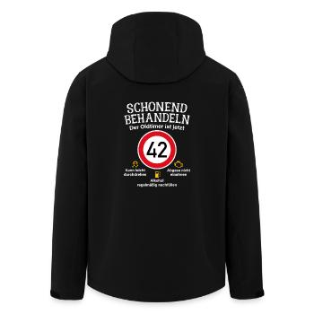 42. Geburtstag Schonend Behandeln Oldtimer Ist 42 - Recycelte Männer Softshell-Jacke von Stanley/Stella - Schwarz - Hinten - AI Model Male 185 light (185cm)