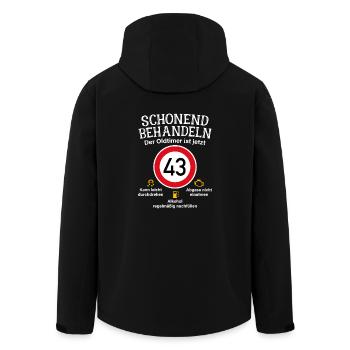 43. Geburtstag Schonend Behandeln Oldtimer Ist 43 - Recycelte Männer Softshell-Jacke von Stanley/Stella - Schwarz - Hinten - AI Model Male 185 light (185cm)